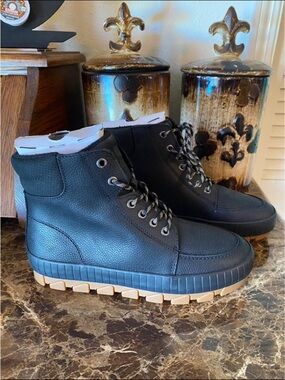 Women’s Black High-Top Trainer Leather Boots with Contrasting Tan Sole
